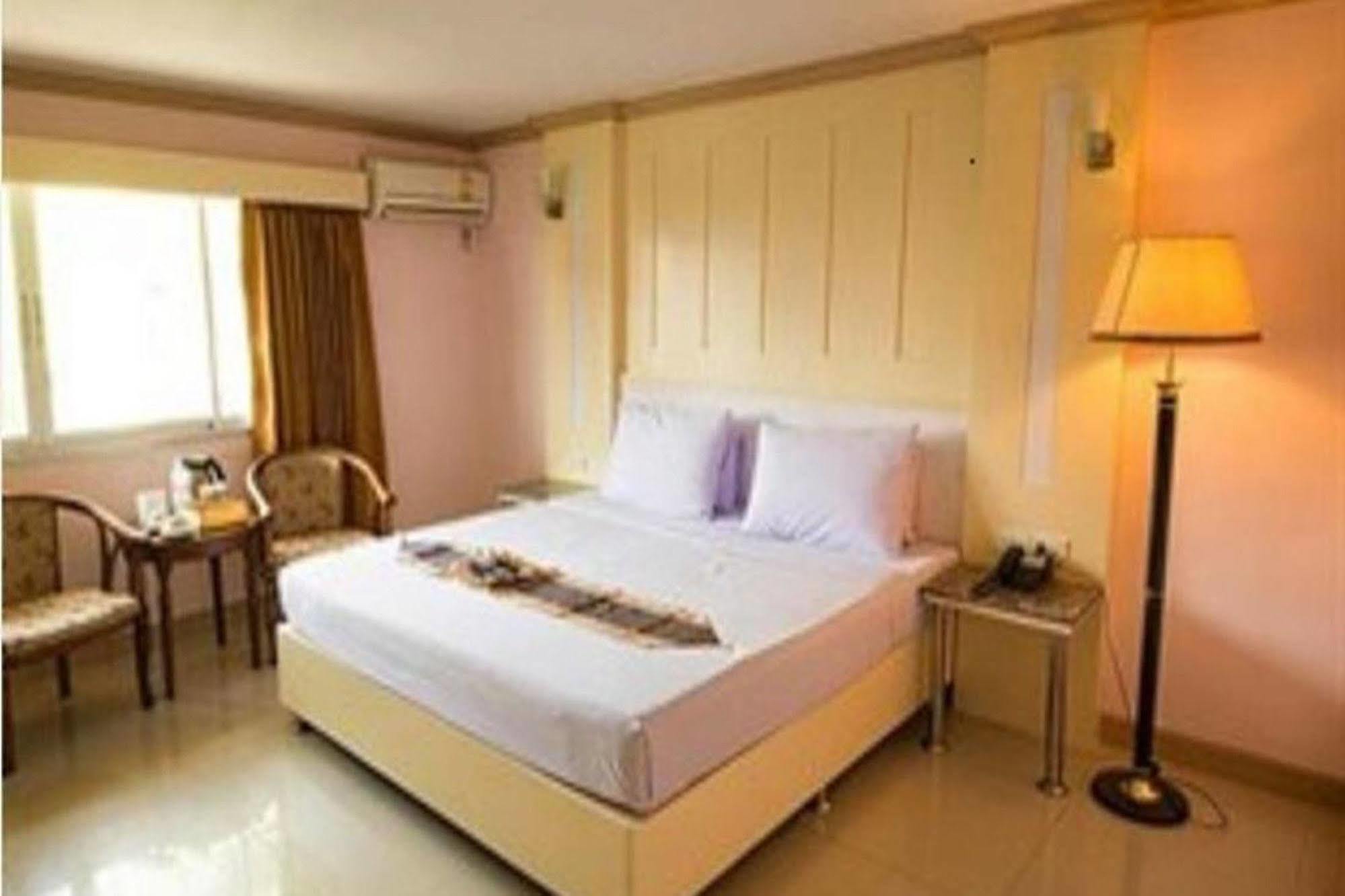 Satit Grand View Hotel Ban Khlong Phruan Extérieur photo